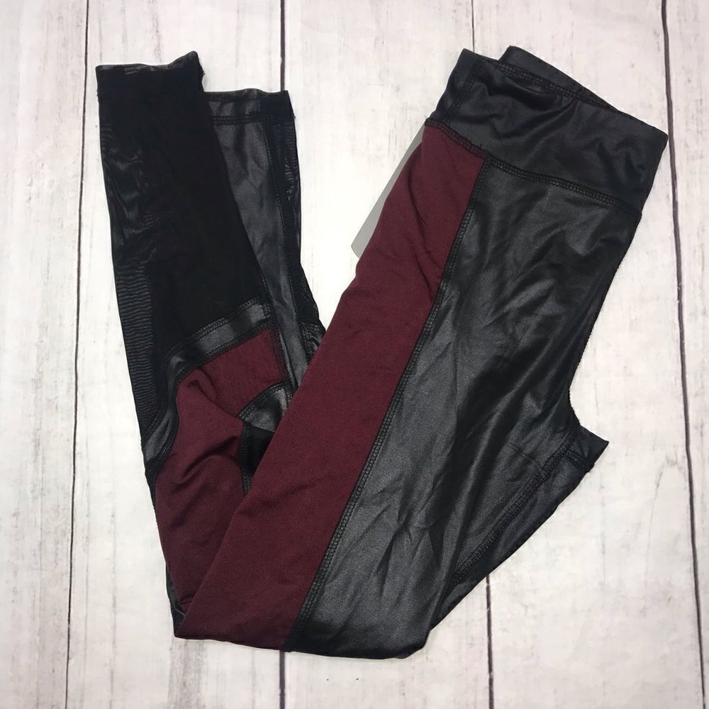 NEW! Daisy Fuentes Fit Leggings-Size Small